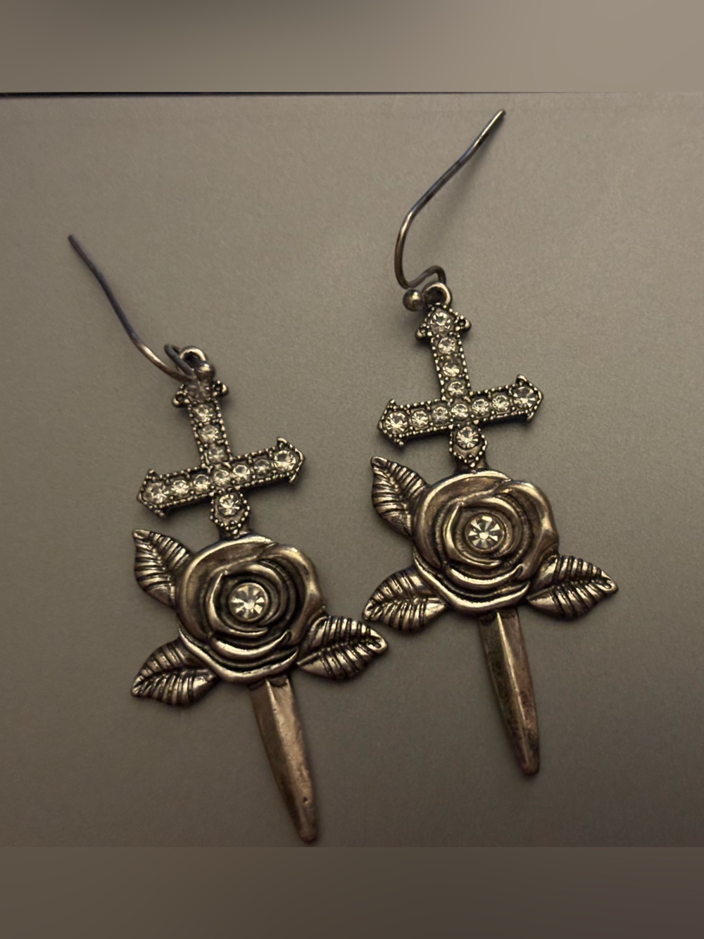 5 for 10 💵 studded sword earrings